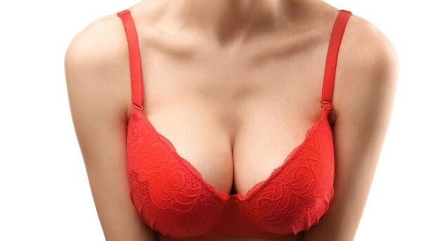 Grande taille de sein après avoir augmenté