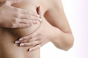 seins hypertrophiés avec de la graisse